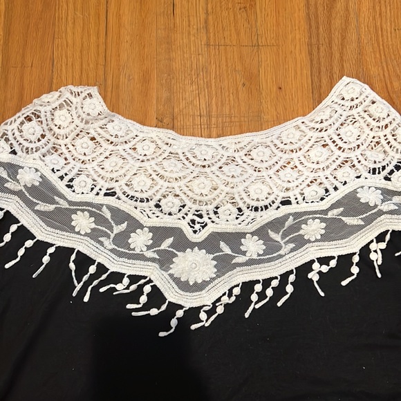 CI 22 black top with white lace - Picture 2 of 4